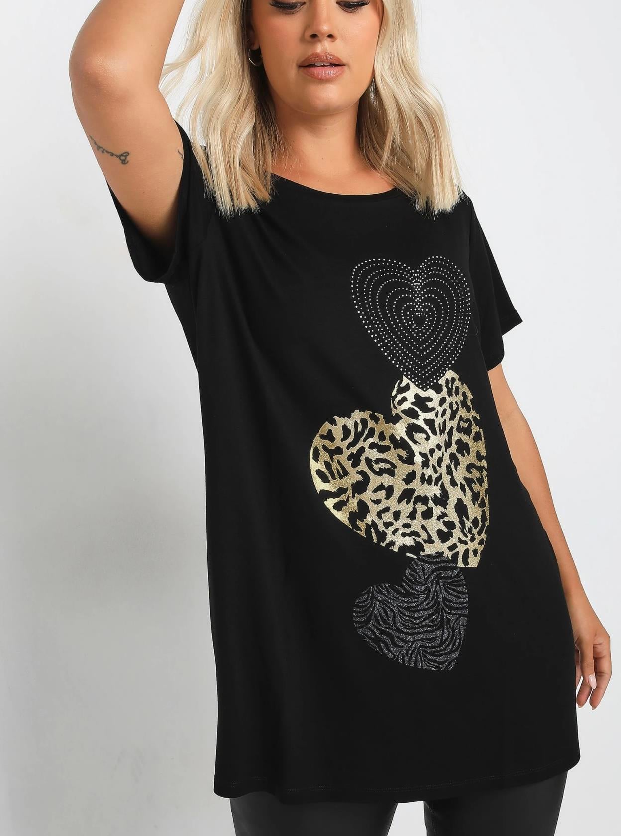 Siyah taş kalp detaylı tişört 