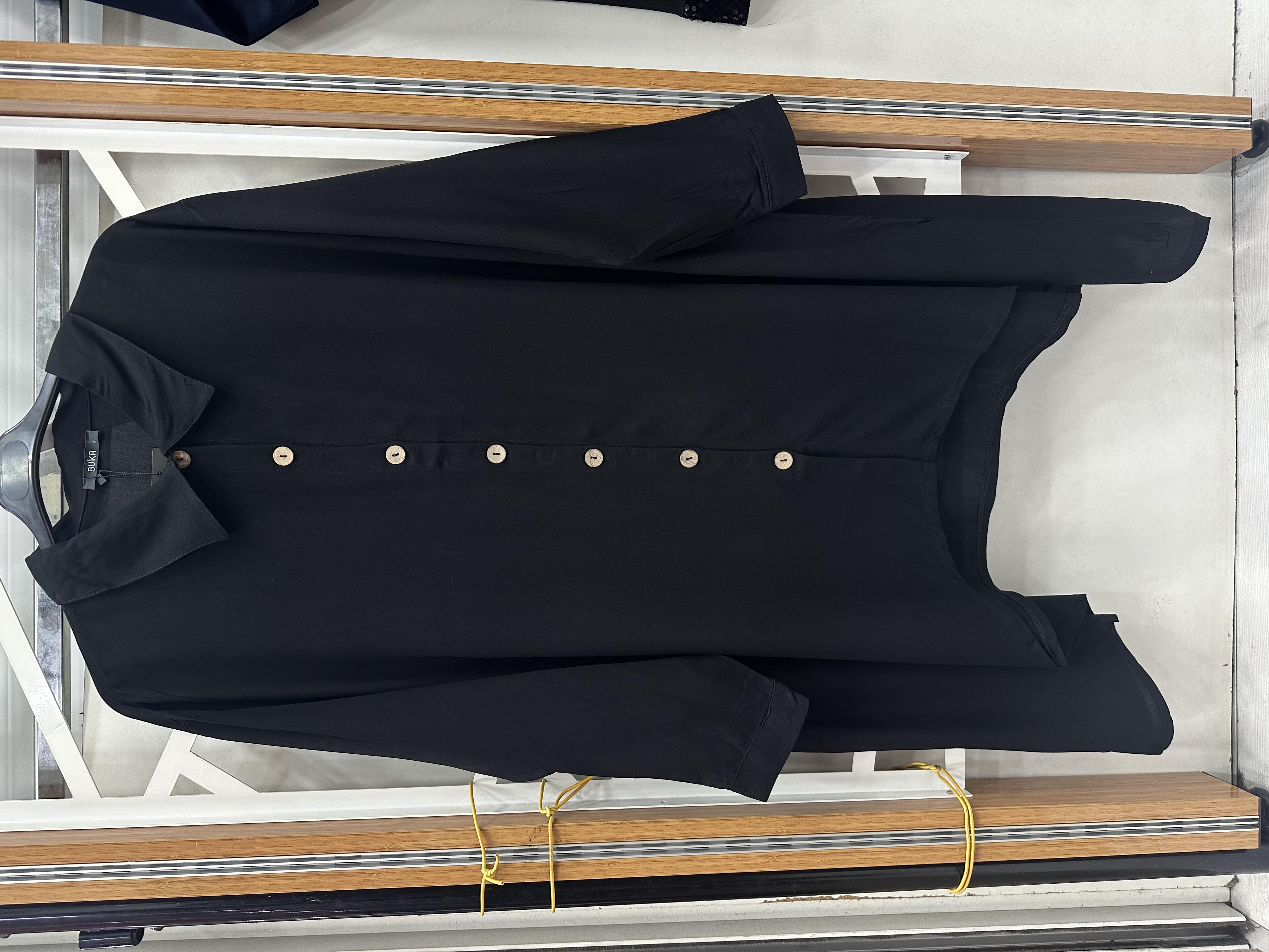 Siyah yanları uzun model gömlek 