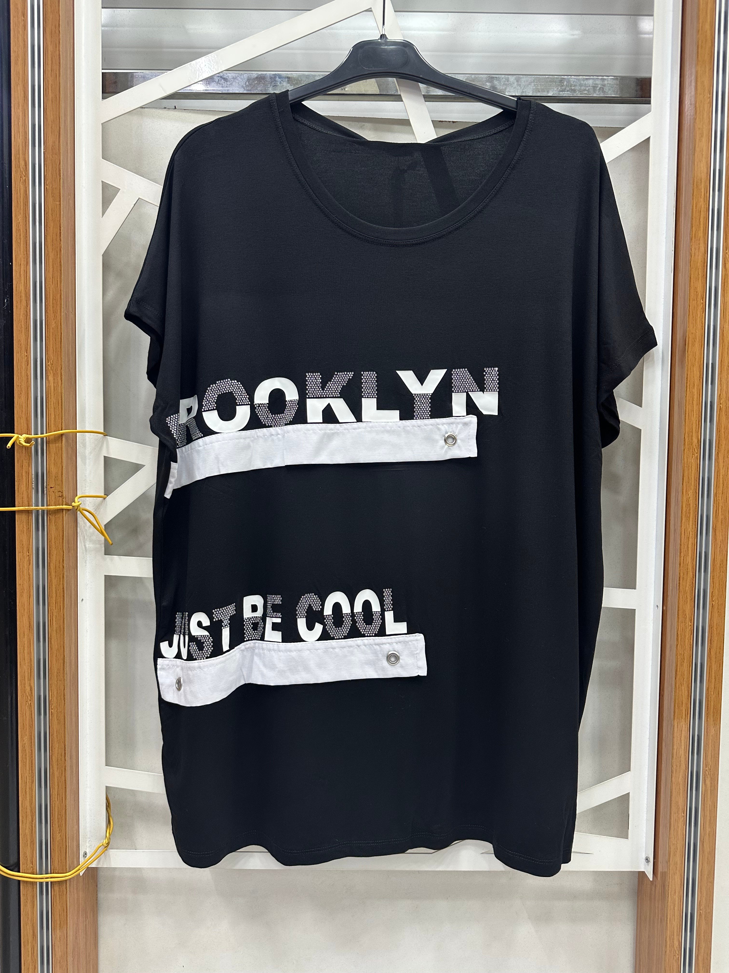 Taş baskılı siyah tişört 