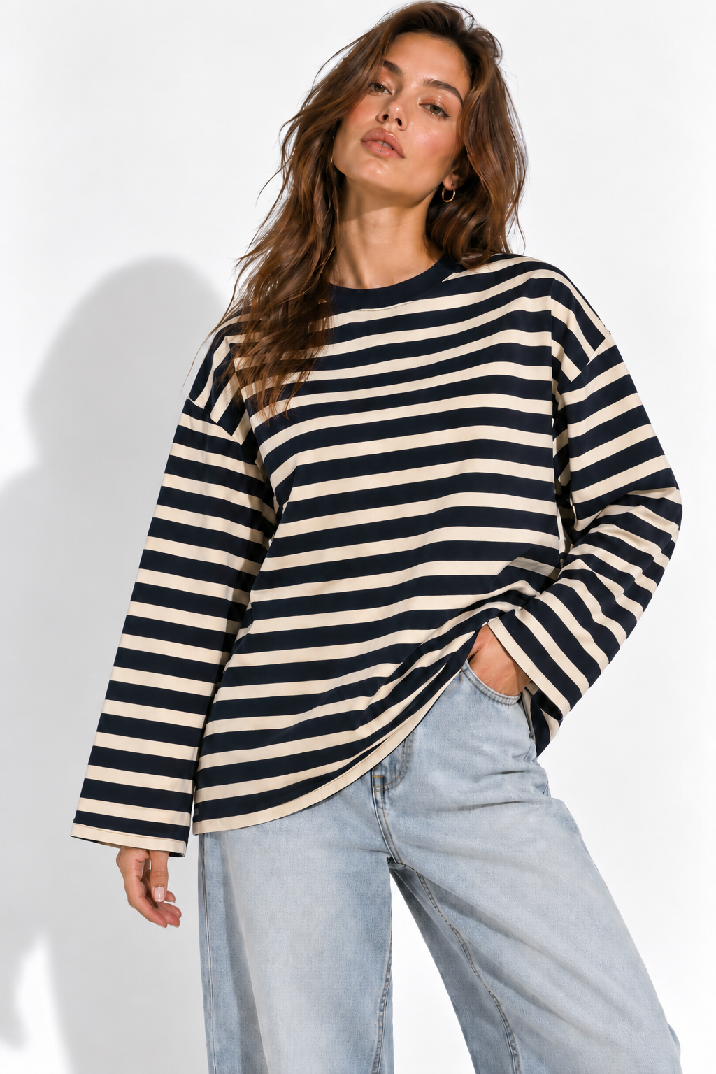 Kadın Lacivert-Ekru Çizgili Pamuklu Bisiklet Yaka Oversize Bluz 