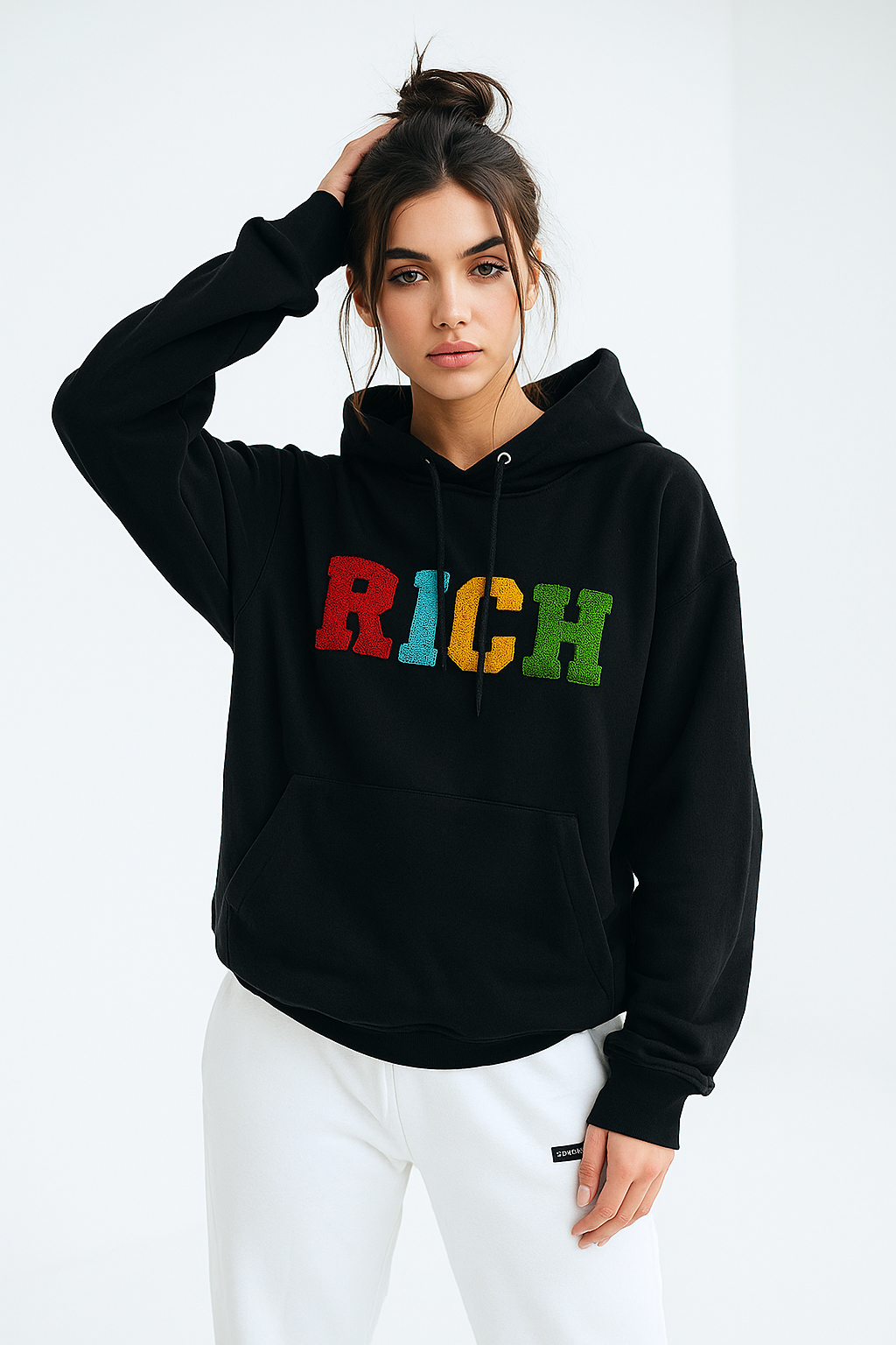 Kadın Siyah Renkli Rich Yazılı Kapüşonlu Sweatshirt