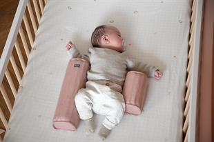 Yan Yatma yastığı, Old pink