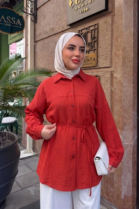 Kendinden Desenli Bel Bağlamalı Gömlek Kırmızı