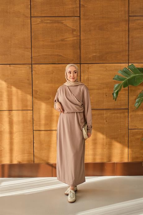 Önü Parça Detaylı Elbise Vizon