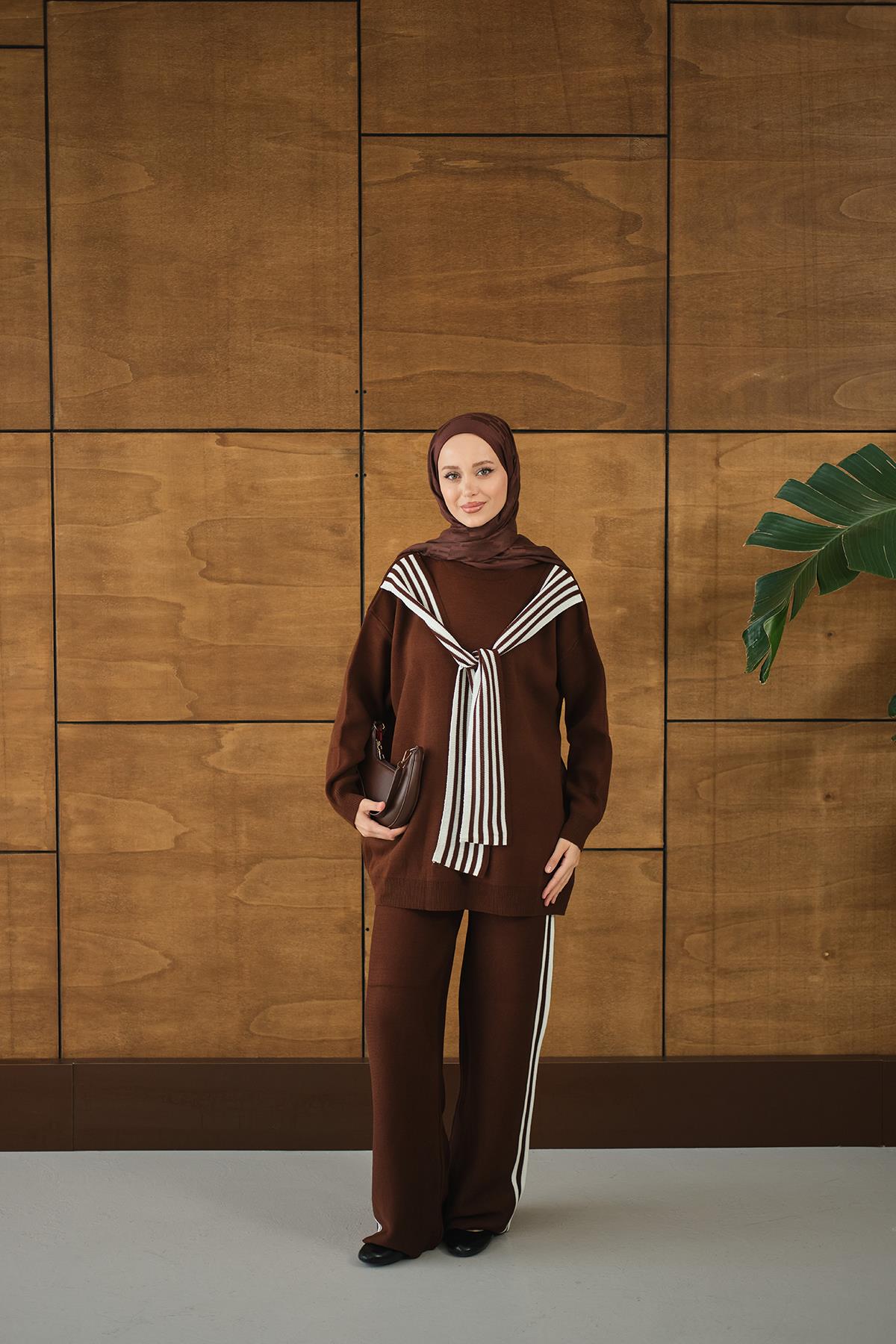 Atkı Detay Takım Kahverengi