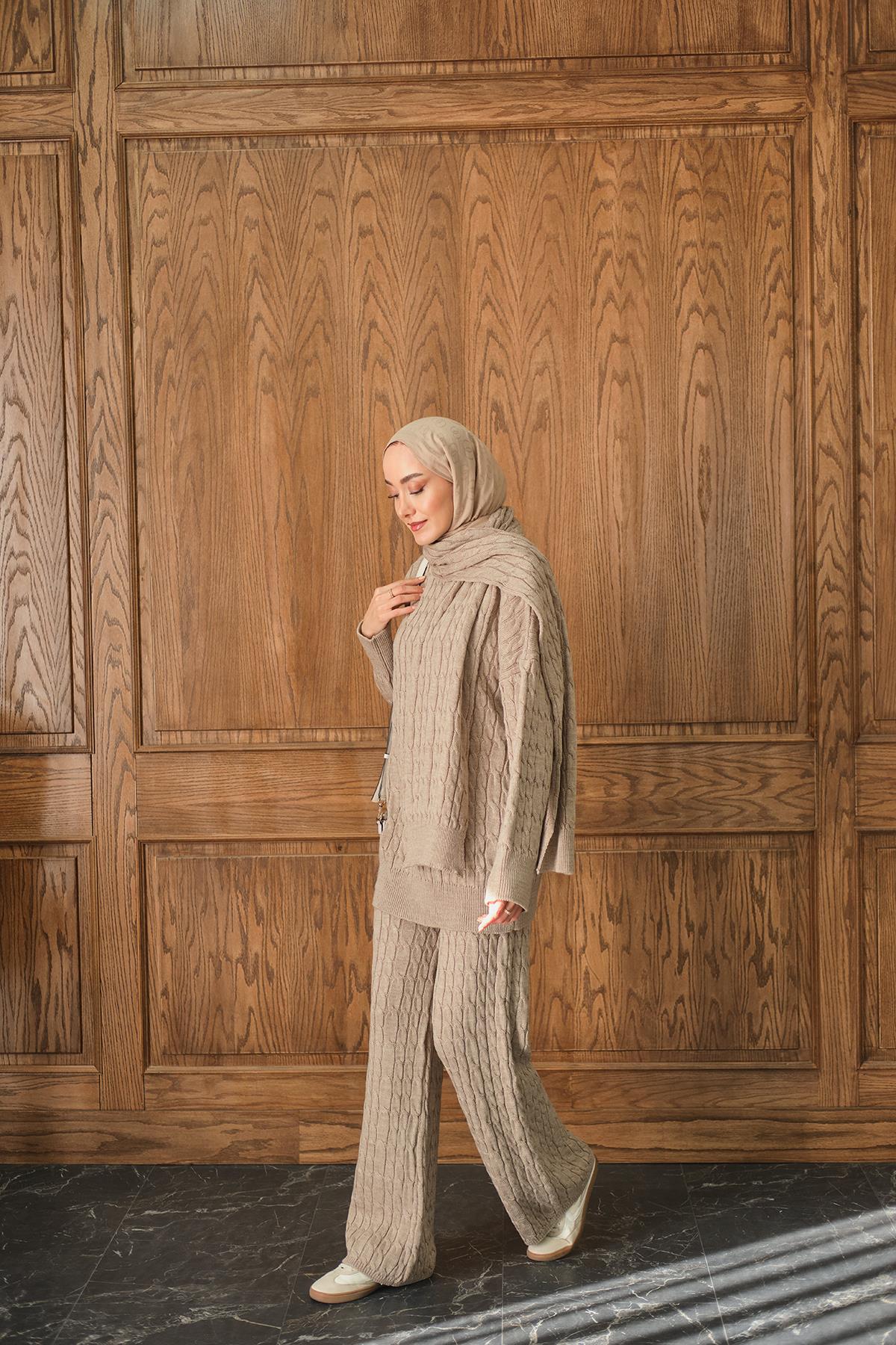 Atkı Detaylı Örgü Takım Vizon