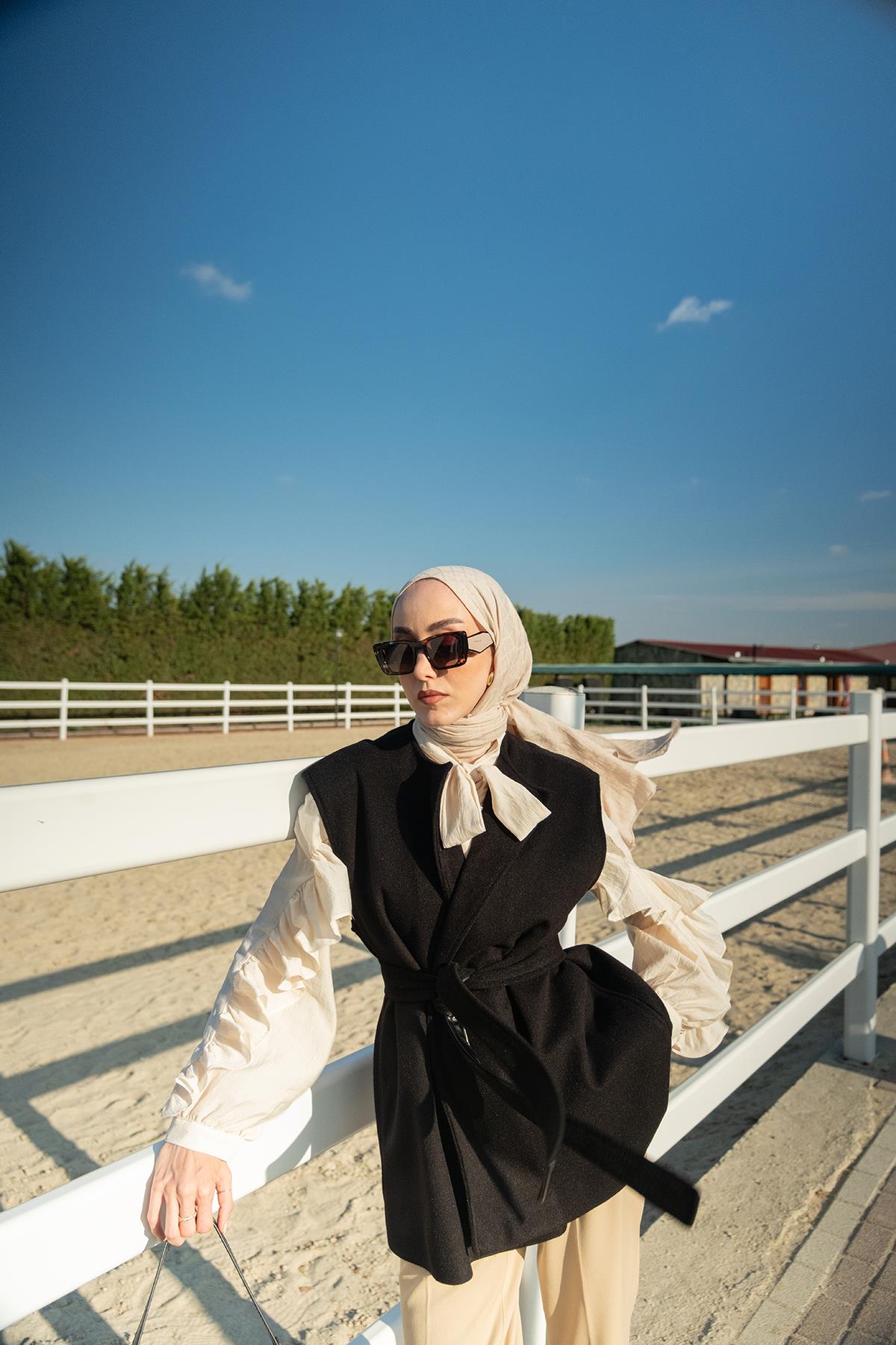 Bel Bağlamalı Kaşe Yelek Siyah