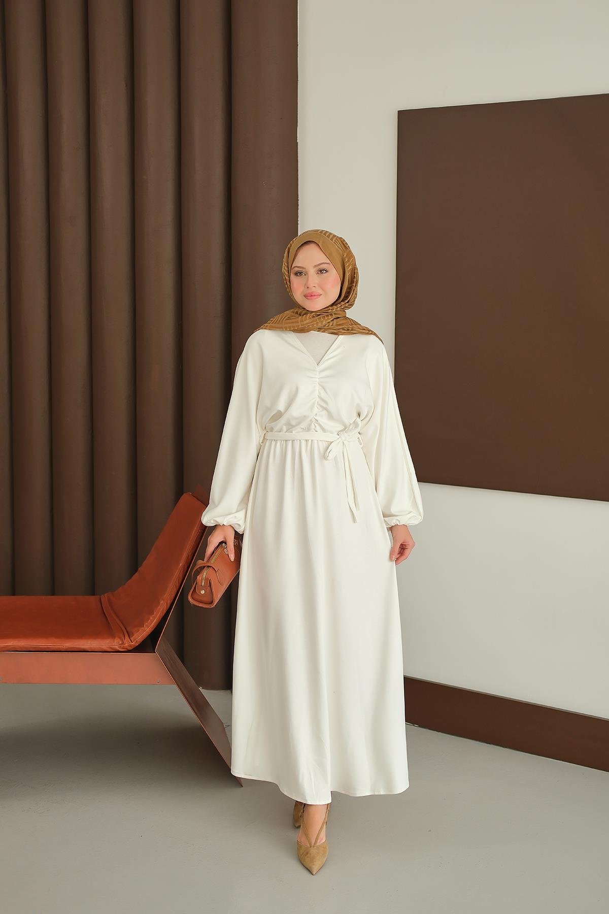 Büzgü Detay Elbise Ekru