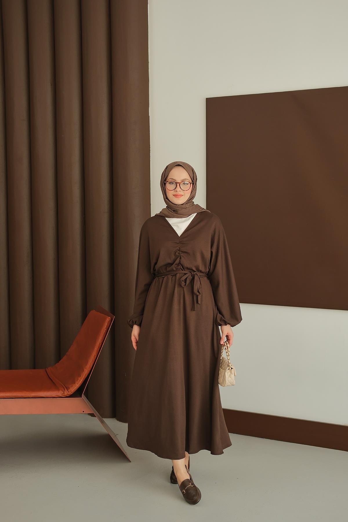Büzgü Detay Elbise Kahverengi