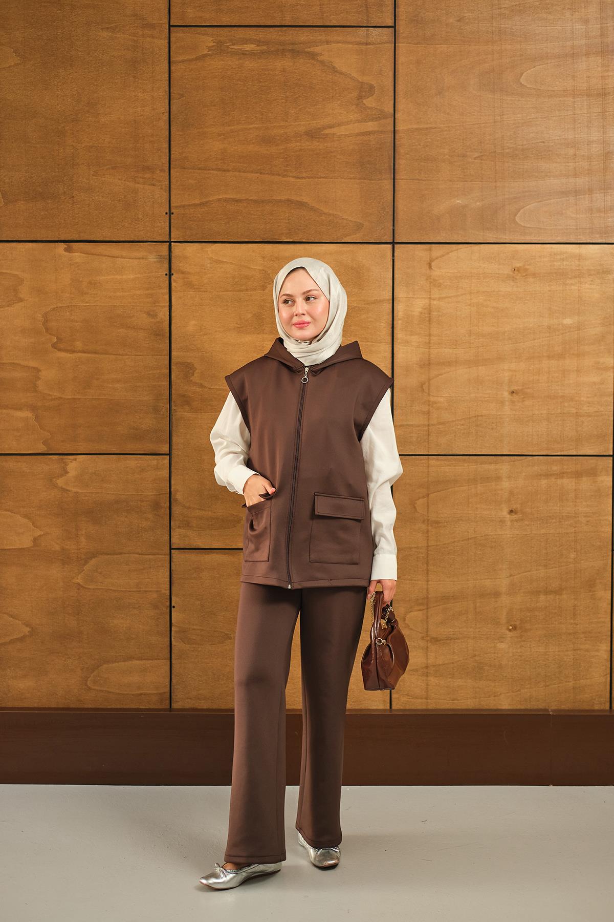 Çift Cepli Kapüşonlu Yelekli Takım Kahverengi