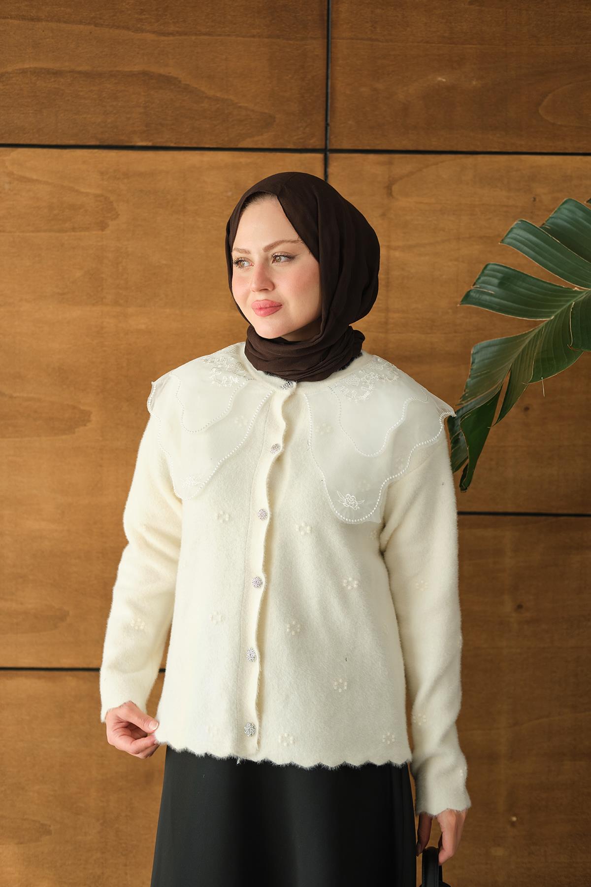 Dantel Yaka Püsküllü Hırka Ekru