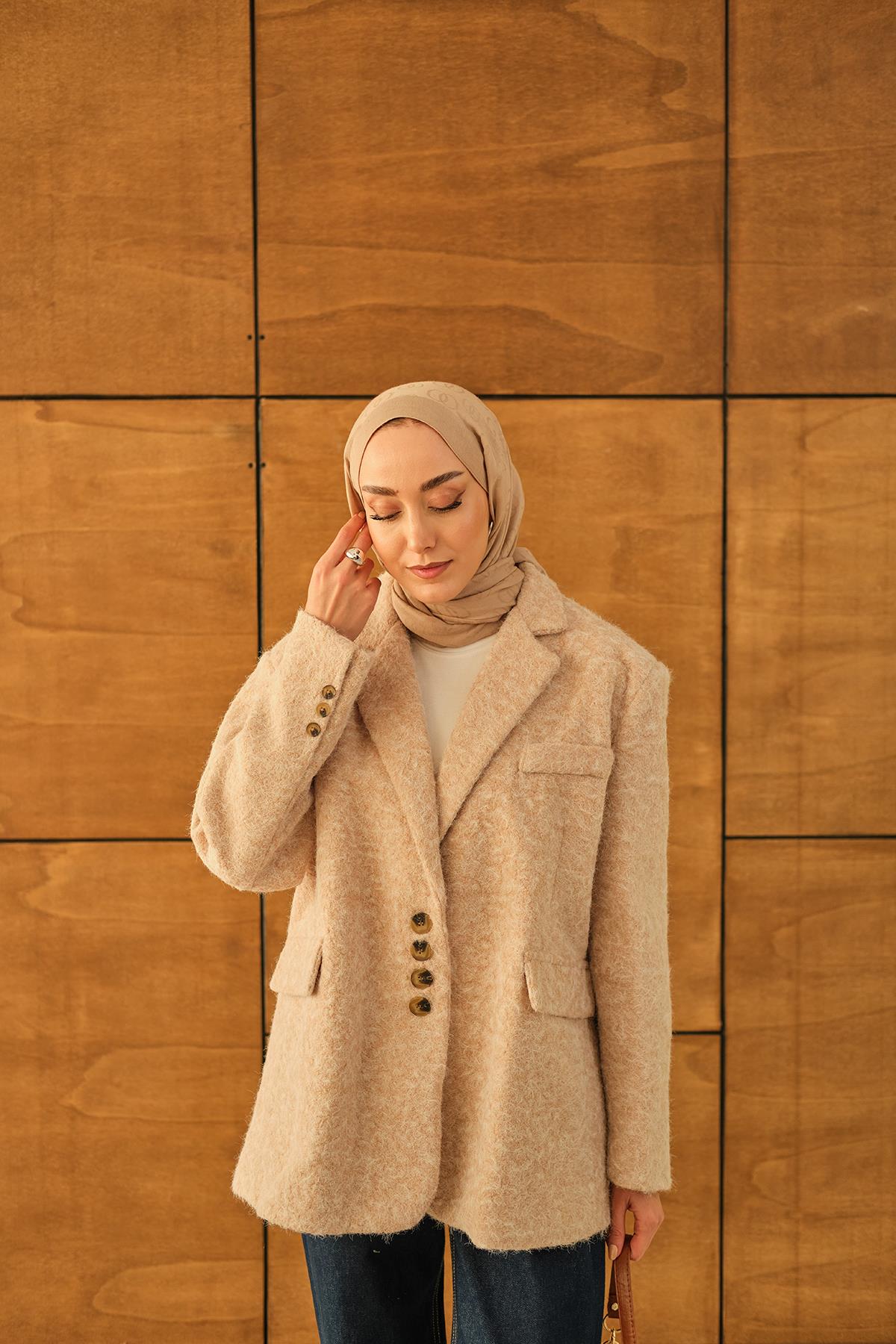 Düğme Detay Kırçıllı Ceket Krem