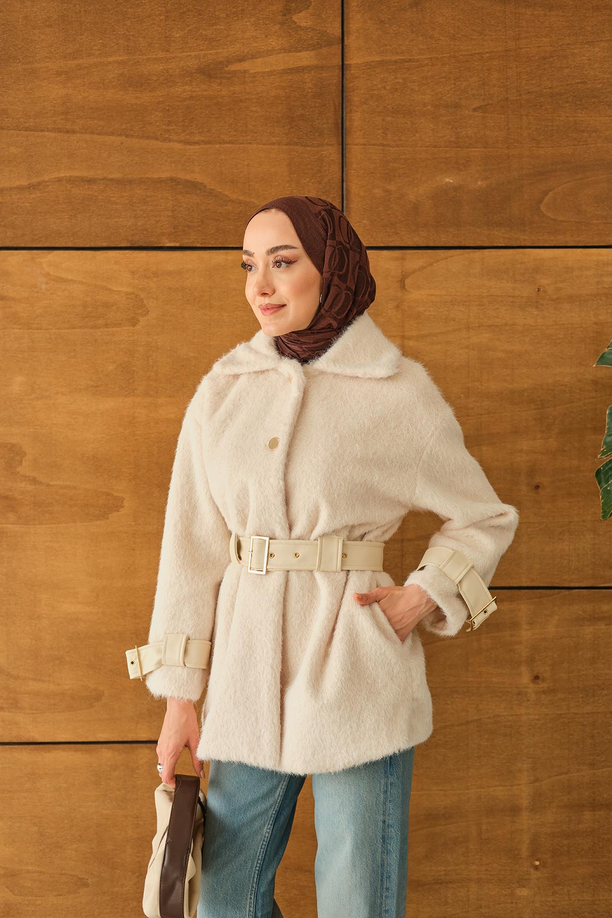 Gold Düğme Detay Kemerli Ceket Krem