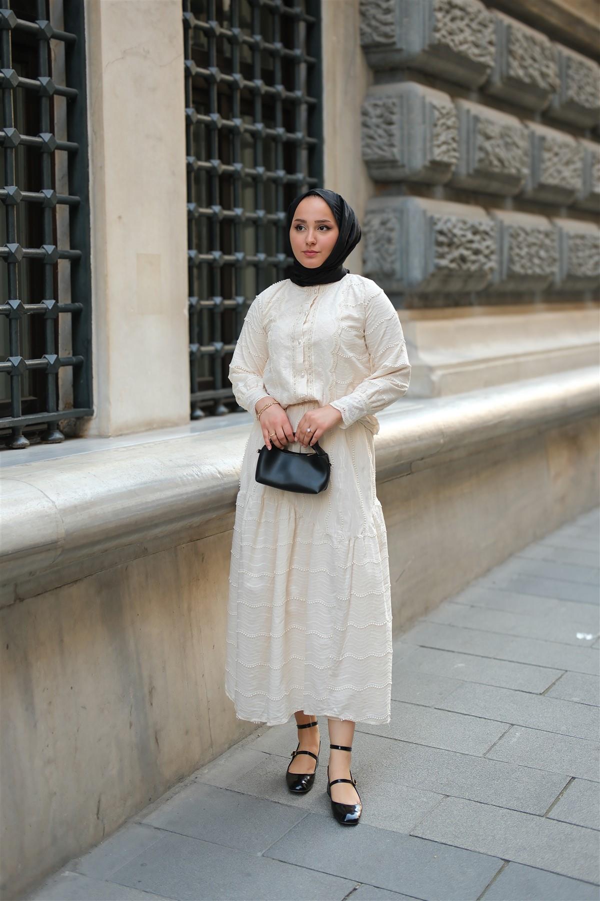 Güpür Detaylı Takım Krem