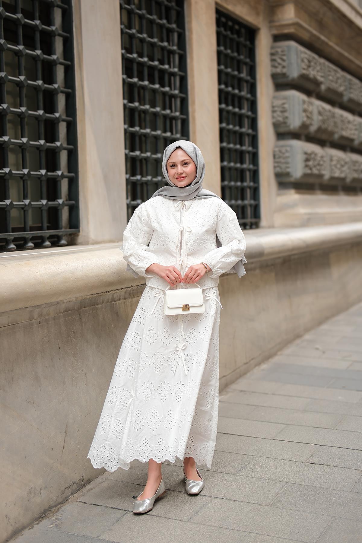 Kendinden Desenli Taş Detaylı Takım Beyaz