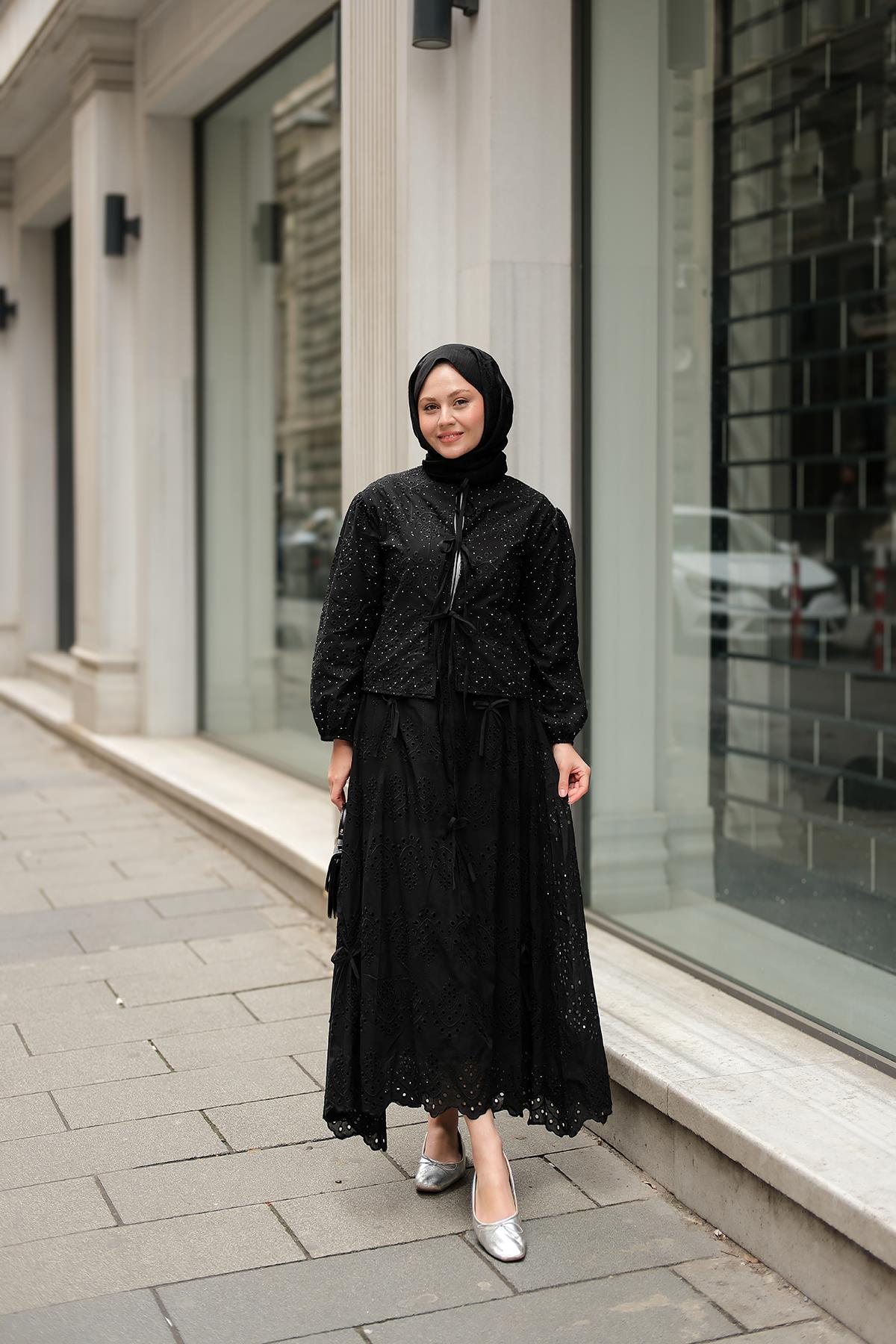 Kendinden Desenli Taş Detaylı Takım Siyah