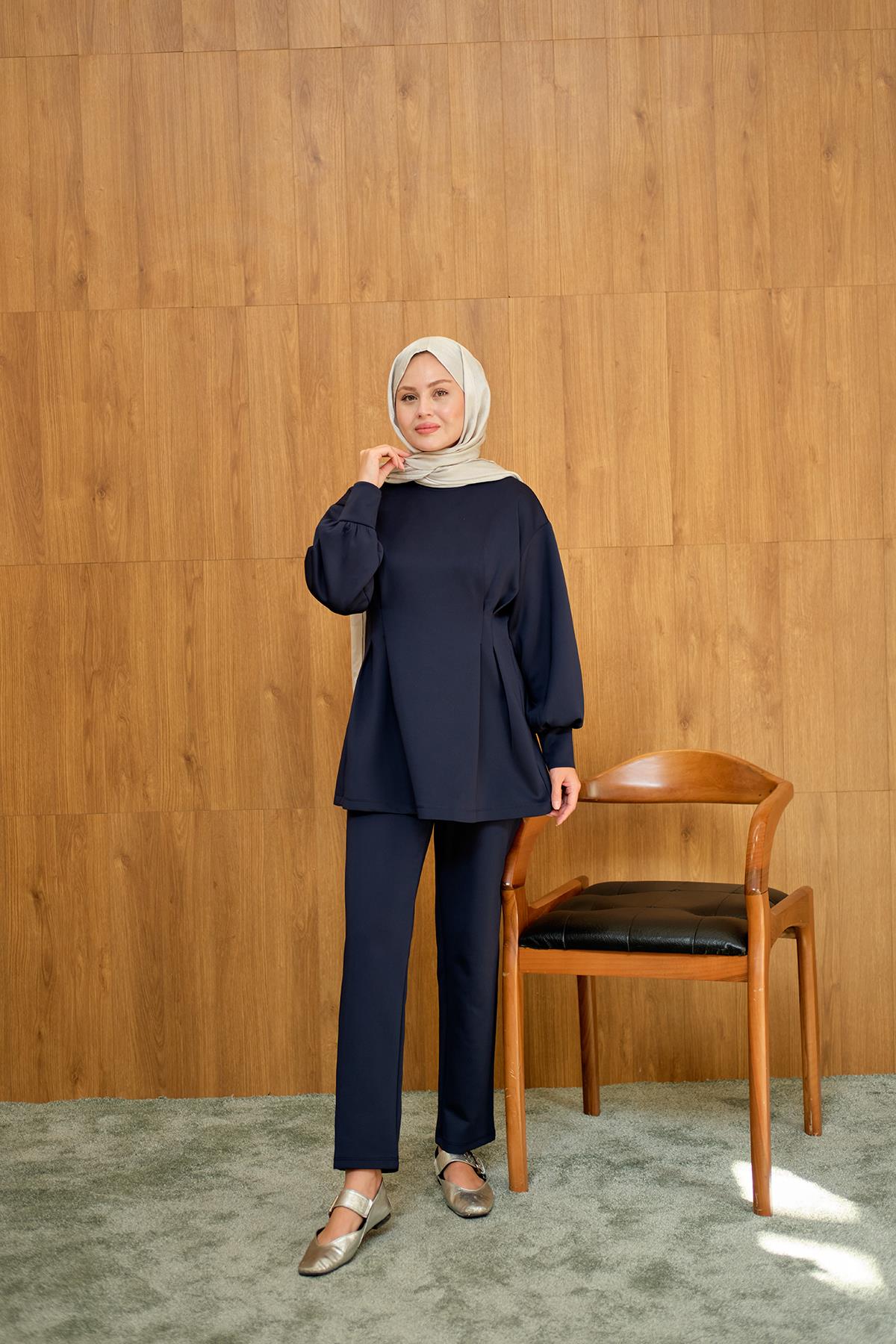 Önden Pileli Takım Lacivert