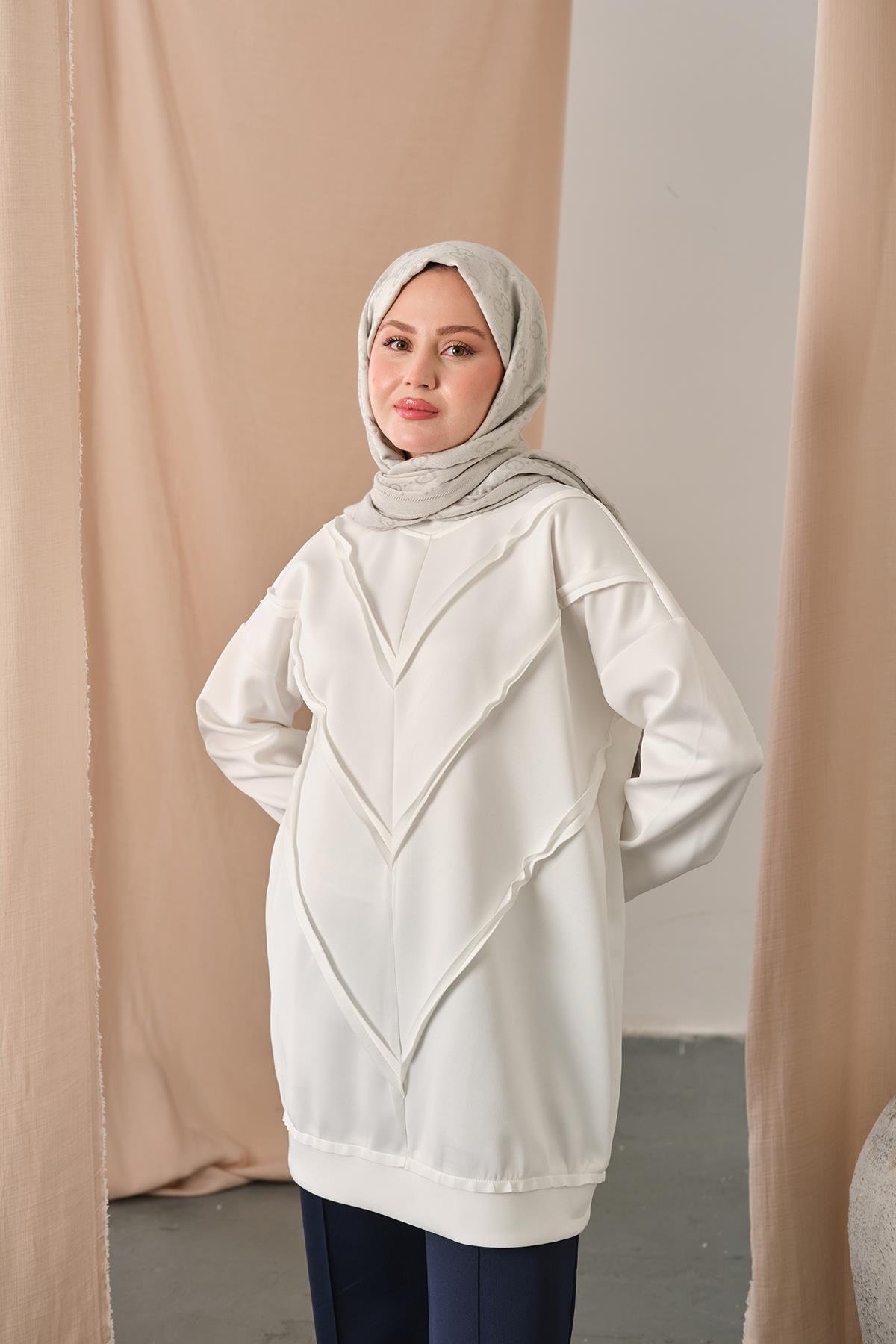 Önü V Detaylı Tunik Beyaz