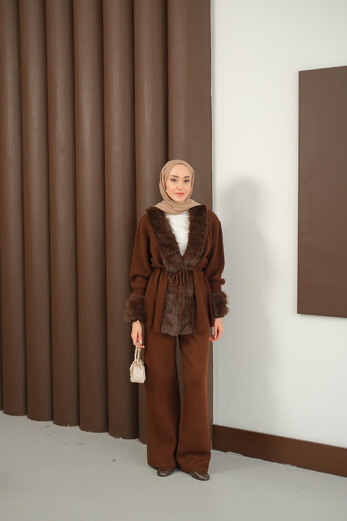 Peluş Detay Triko Takım Kahverengi