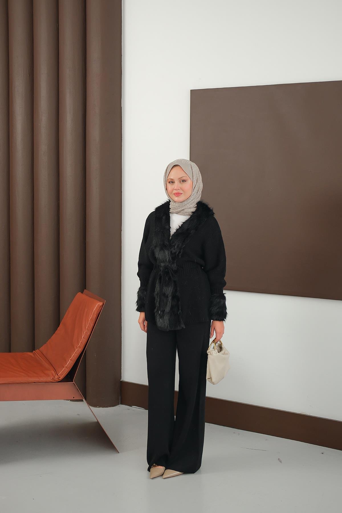 Peluş Detay Triko Takım Siyah