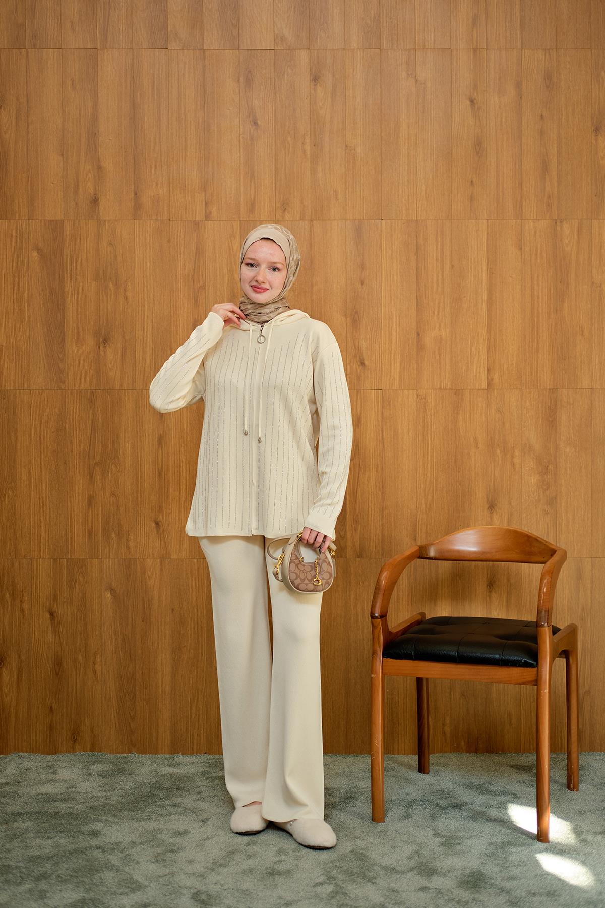 Taş Detay Triko Takım Krem