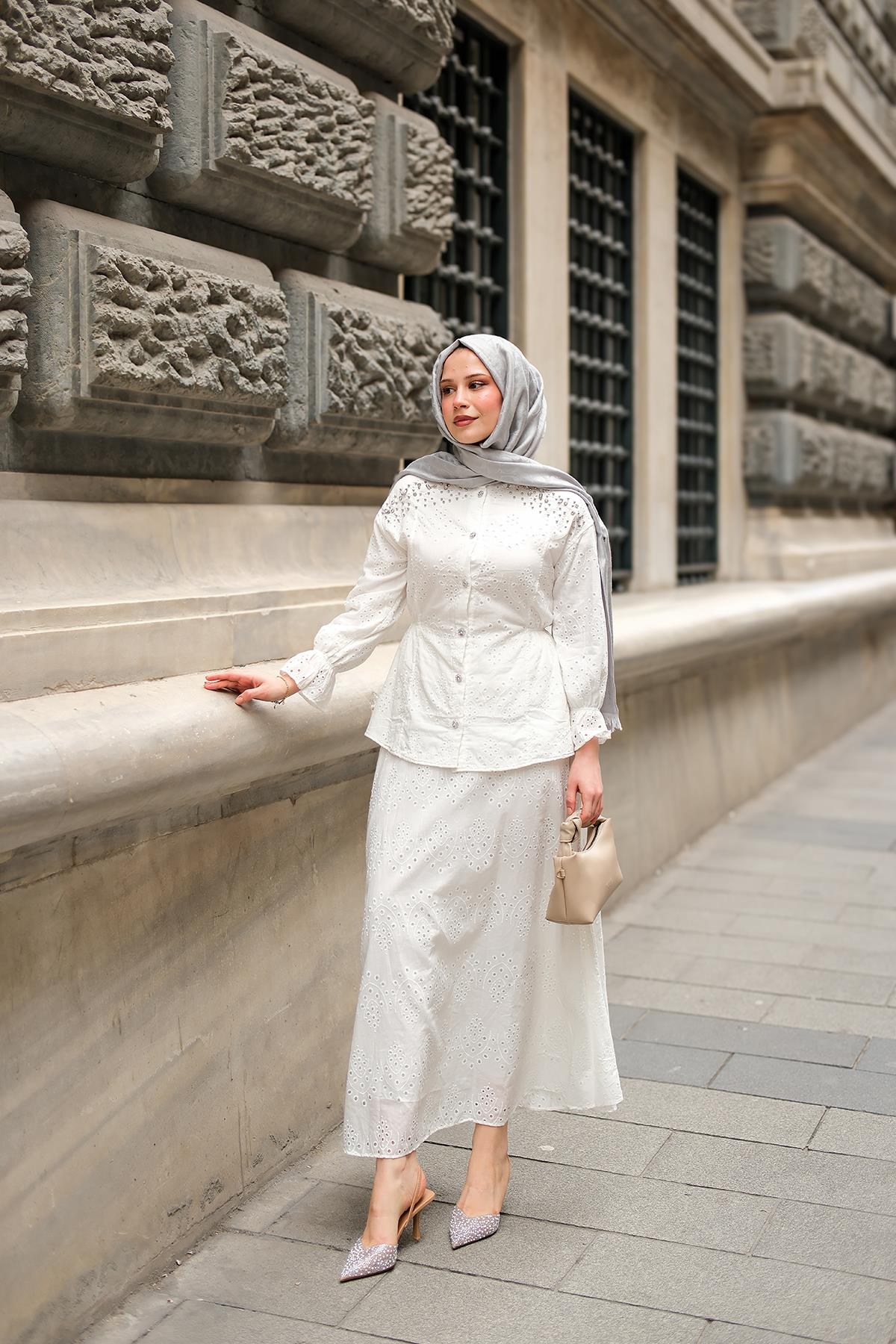 Twist işlemeli Brode Takım Beyaz