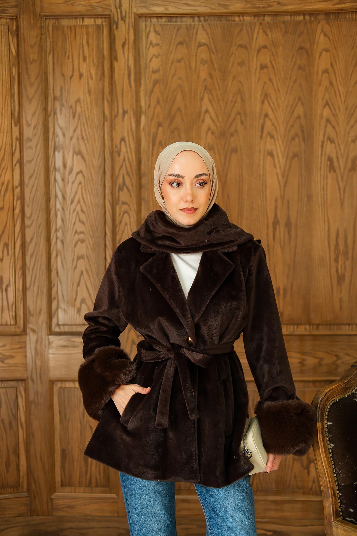 Yaka Fiyonklu Kürklü Kaşe Kahverengi