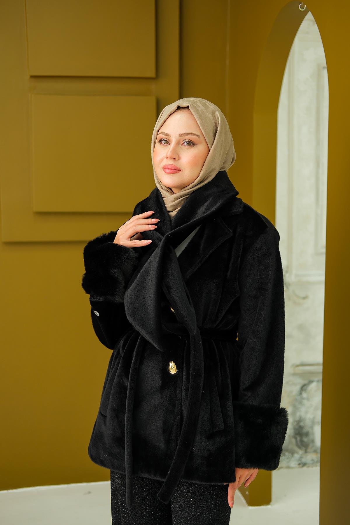 Yaka Fiyonklu Kürklü Kaşe Siyah