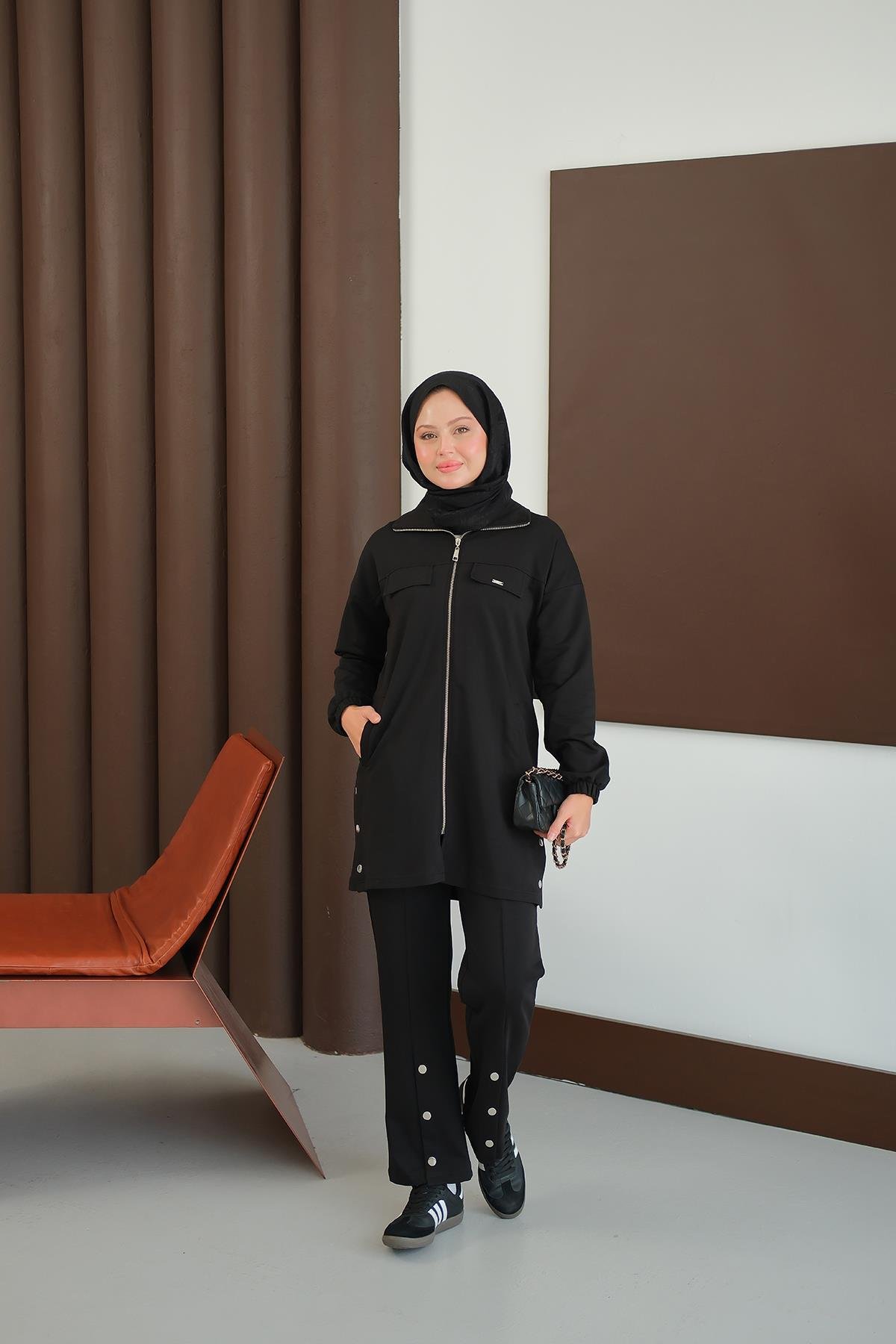 Yanları Çıtçıt Detay Fermuarlı Takım Siyah