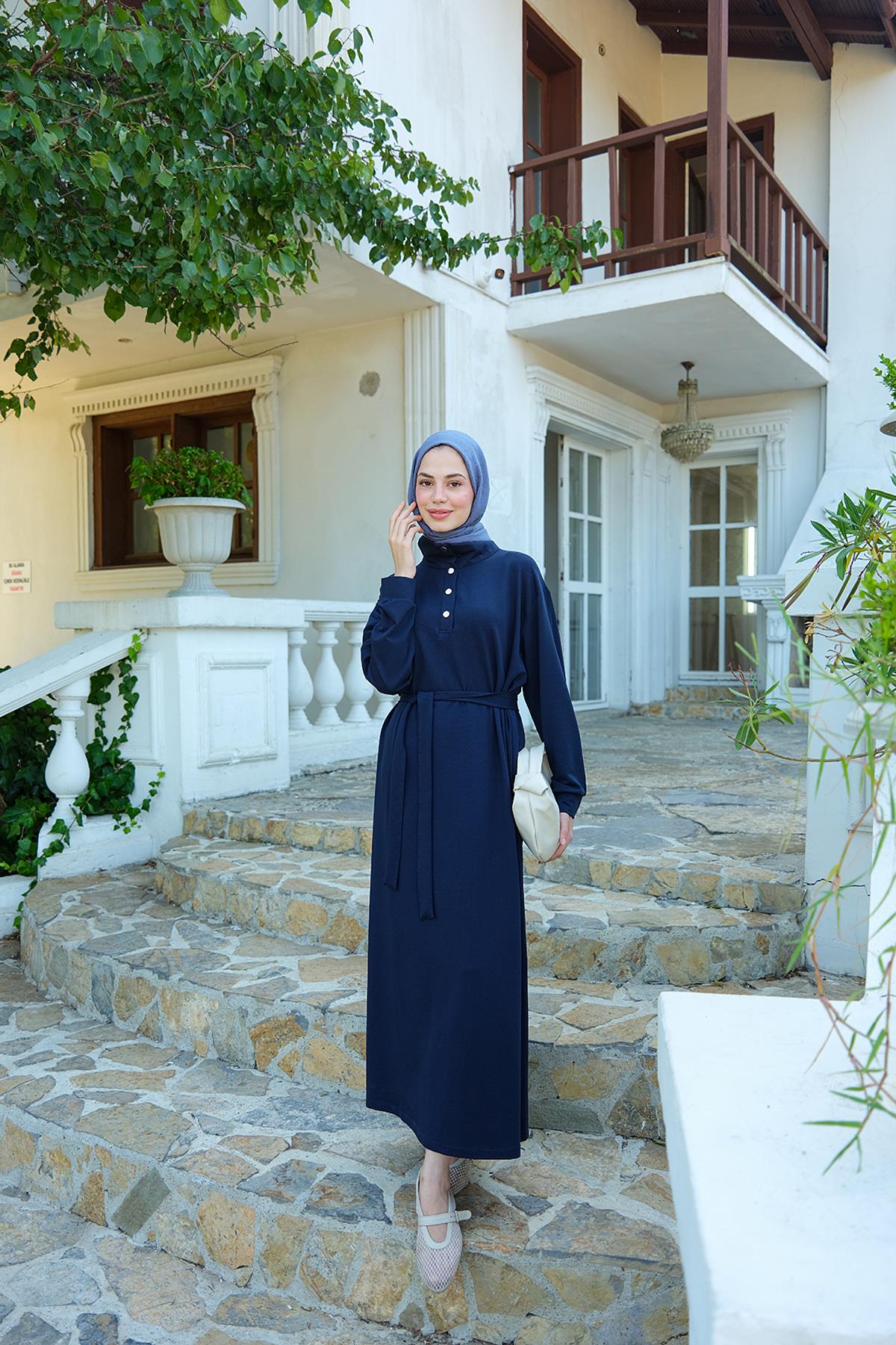 Yüksek Yaka Çıtçıtlı Elbise Lacivert