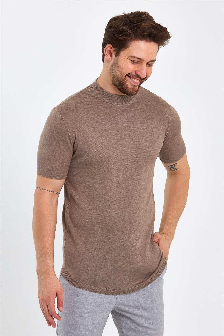 Yarım boğazlı ince triko kumaş oval kesim tişört