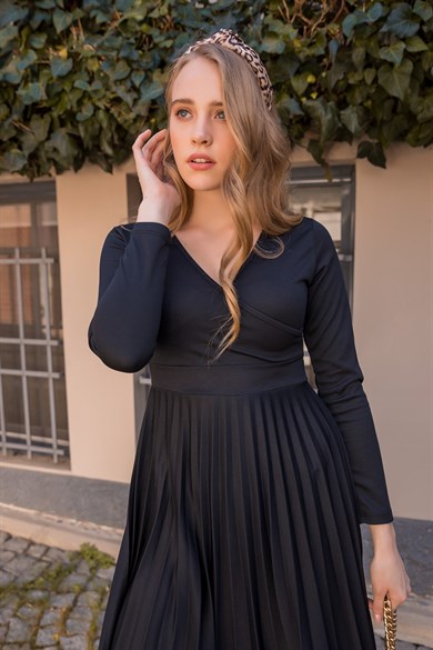 Kruvaze Yaka Pileli Elbise