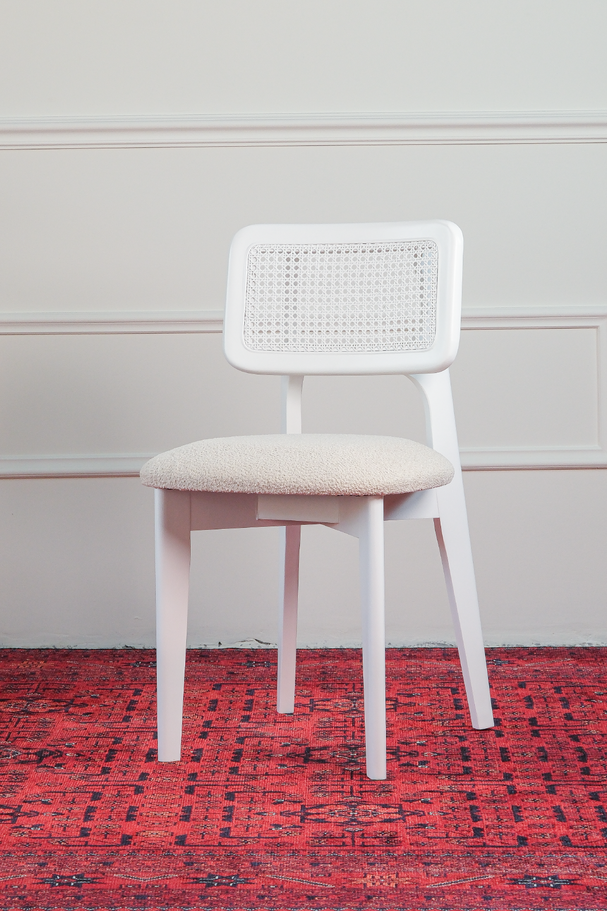 Woodenbend Mirla Beyaz  Kayın Sandalye – Hazeran Detaylı El İşçiliği