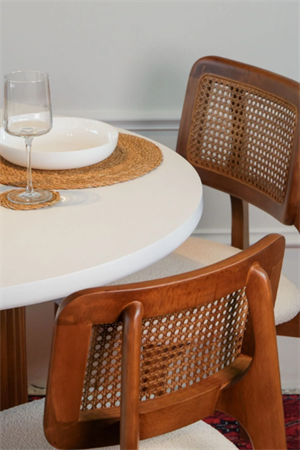 Woodenbend Mirla Yuvarlak Ceviz Beyaz 100 cm Ahşap Yemek Masası Takımı – Hazeran Sandalyeli 4 Kişilik Masa Seti