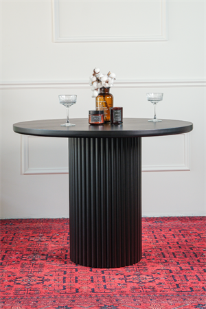 Woodenbend Mirla Yuvarlak Siyah 100 cm Ahşap Yemek Masası Takımı – Hazeran Sandalyeli 4 Kişilik Masa Seti