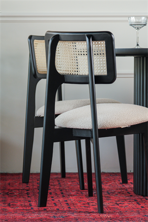 Woodenbend Mirla Siyah Kayın Sandalye – Hazeran Detaylı El İşçiliği