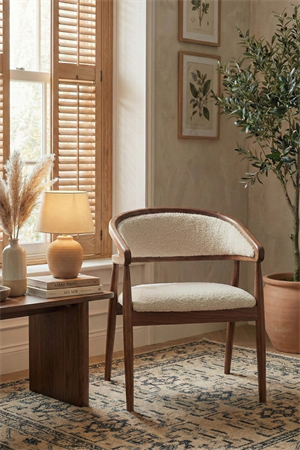 Woodenbend Florida Ceviz Kolçaklı Sandalye | Kayın Ahşap İskeletli Teddy Kumaş Döşemeli Modern İskandinav & Retro Yemek Masası Sandalyesi