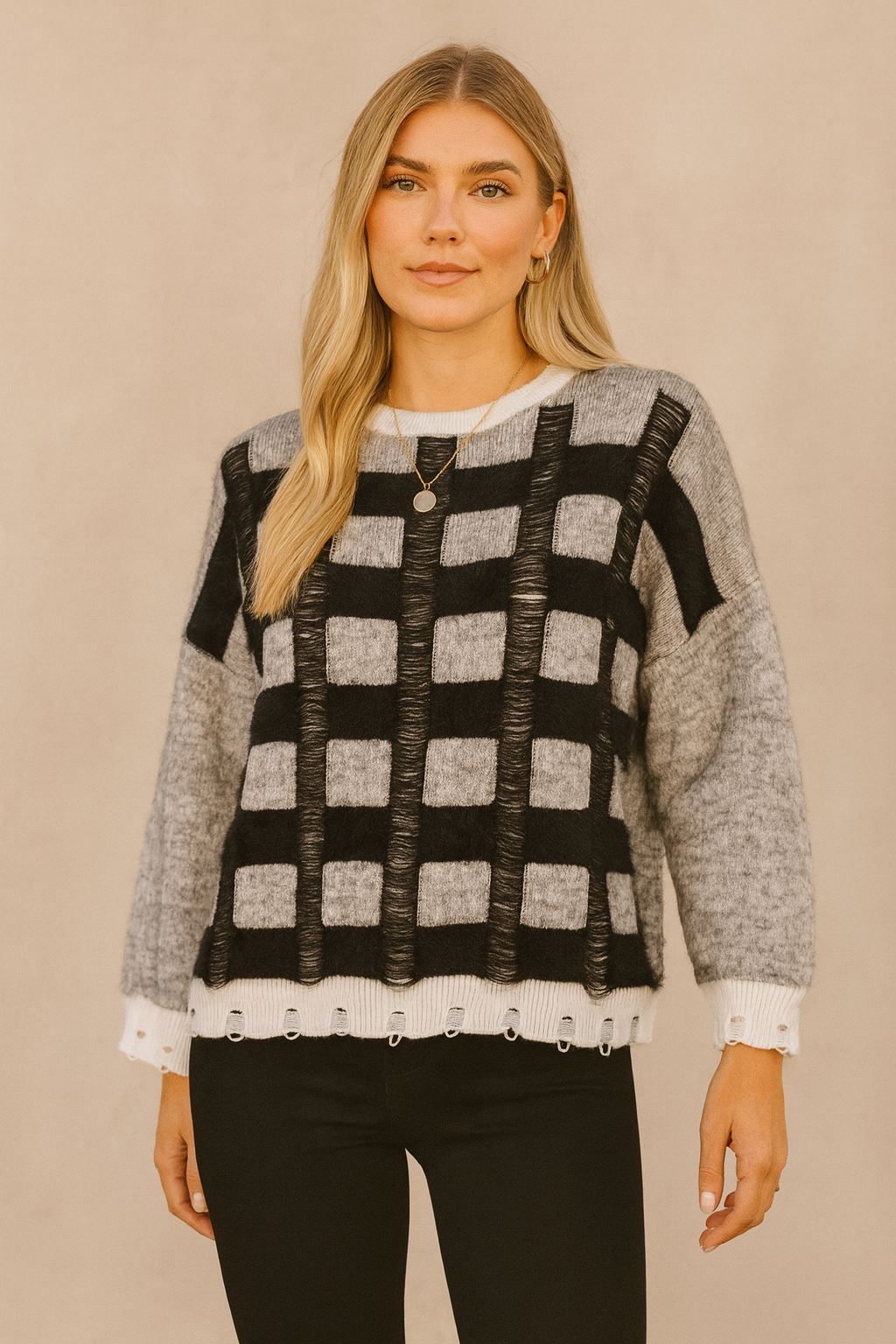 MinoraLady Kadın Soft Kare Desen Oversize Yumuşak Dokulu Sakallı Triko Kazak Beyaz- Siyah