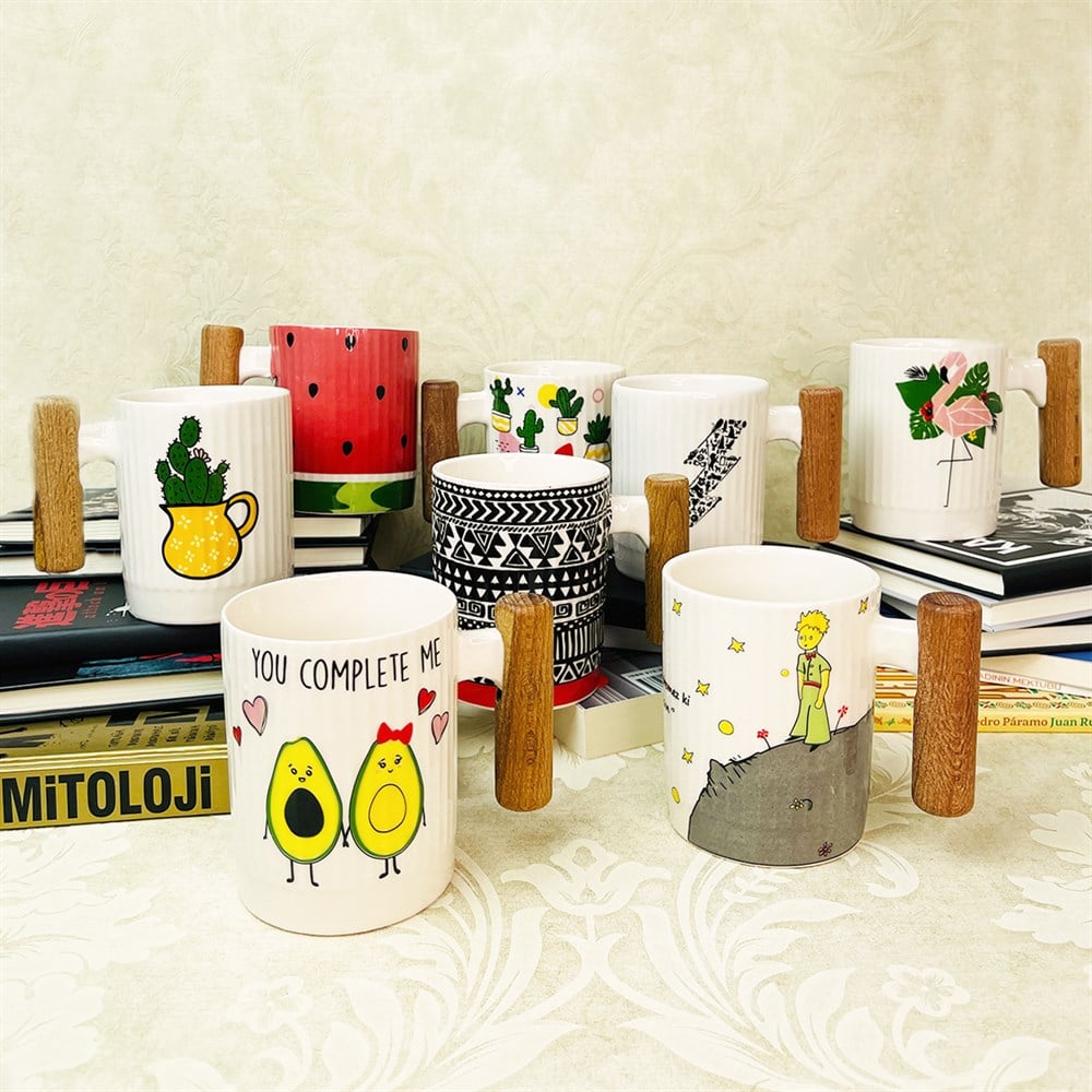 Ahşap Kulplu Desenli Seramik Kupa