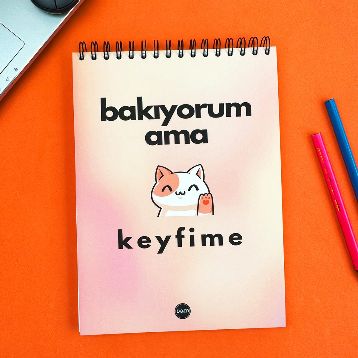 BAKIYORUM AMA KEYFİME 21X28,80 ÜSTEN SPİRALLİ AC A4 NOT DEFTERİ