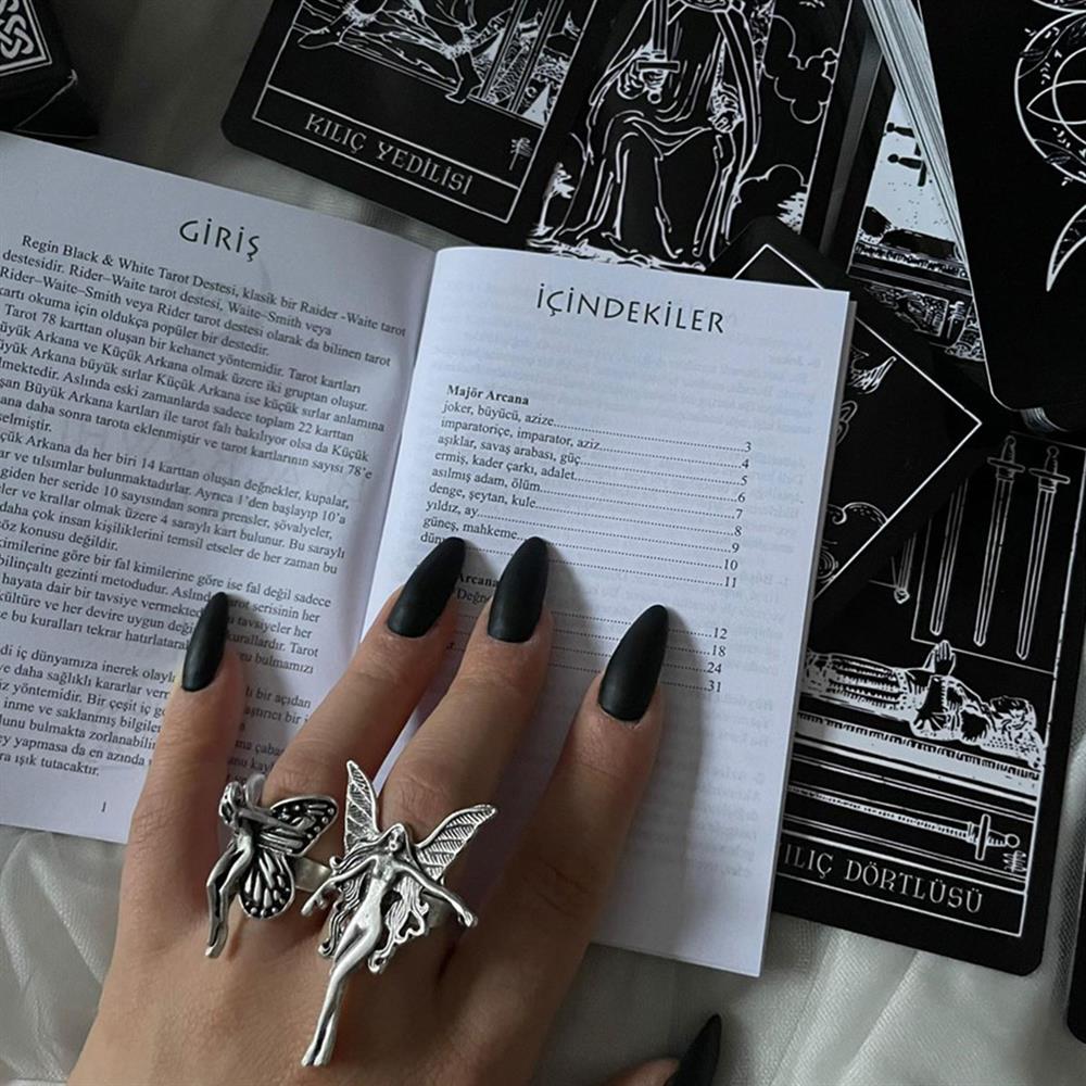 Bam Black & White Tarot Kartı