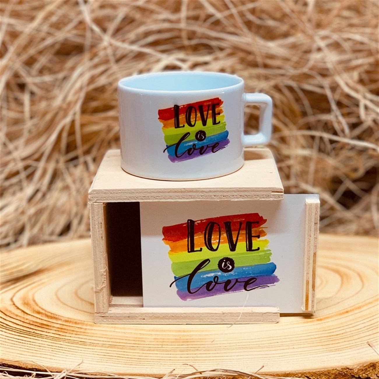 Love İs Love Tasarımlı Kutulu Kupa