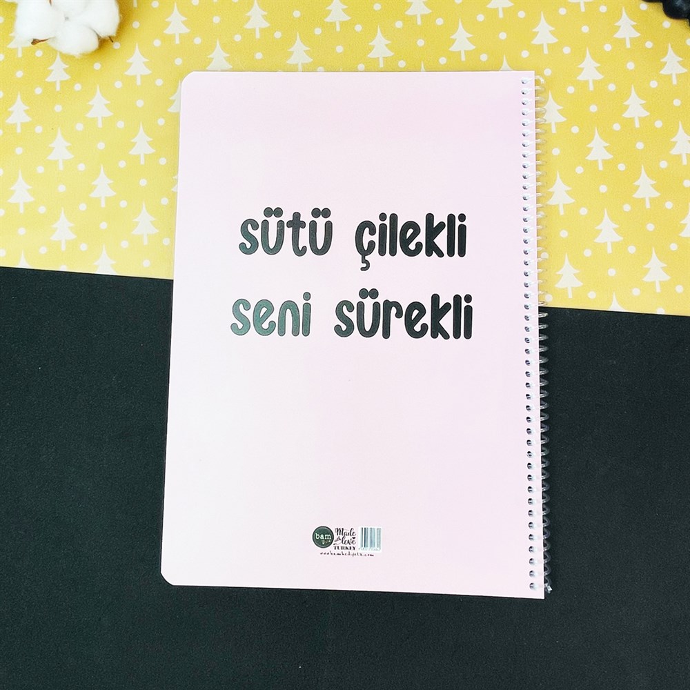 Sütü Çileki Seni Sürekli Tasarımlı Çizgili A4 Defter