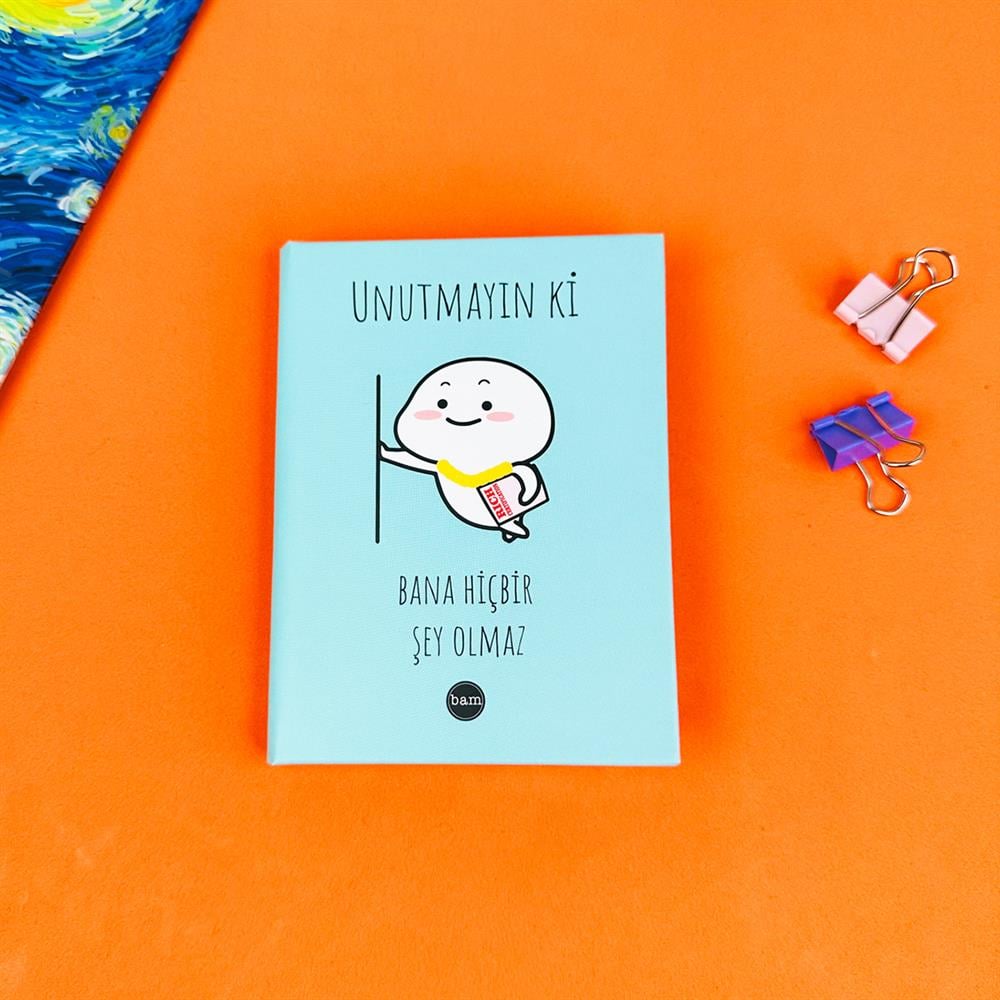 Unutmayın Ki Bana Hiçbir Şey Olmaz Tasarımlı Sert Kapaklı Lastikli Mini Defter