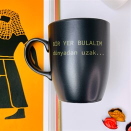 Bir Yer Bulalım Dünyadan Uzak Black Printed Mug