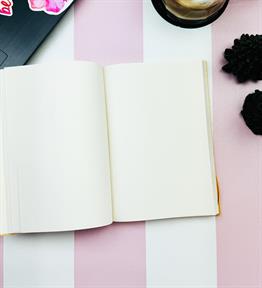 Çok Güzelsin Tasarımlı Lastikli Defter