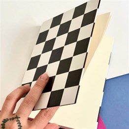 Dama Tasarımlı Lastikli Defter