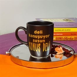 Deli Konuşuyor Konuş Deli Altın Yaldızlı Black Printed Mug