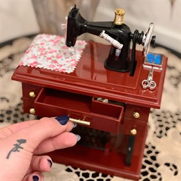 Dikiş Makinesi Tasarımlı Müzik Kutusu