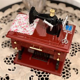 Dikiş Makinesi Tasarımlı Müzik Kutusu